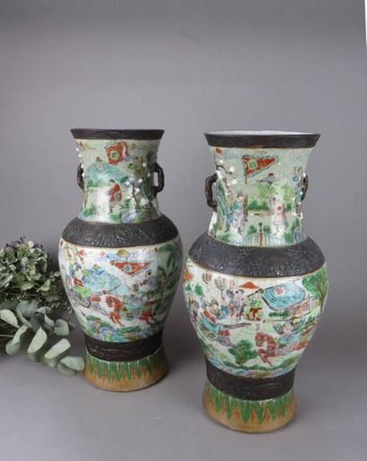 CHINE, Nankin Paire de vases en céramique...