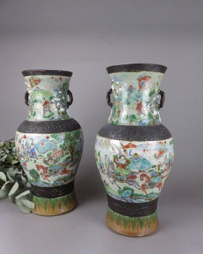 CHINE, Nankin Paire de vases en céramique...
