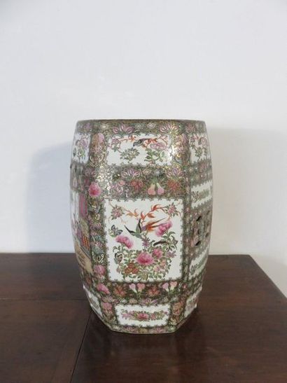 CHINE, Canton Tabouret en porcelaine à six...