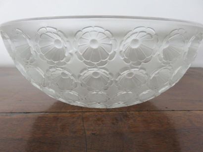LALIQUE R. France Coupe creuse « Nemours »...
