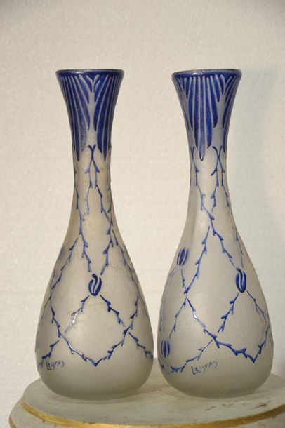 François LEGRAS, 1839-1916 Paire de vases...