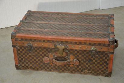 MOYNAT Malle de marque MOYNAT, 5 Place du...