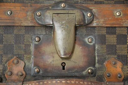 MOYNAT Malle de marque MOYNAT, 5 Place du...
