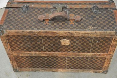MOYNAT Malle de marque MOYNAT, 5 Place du...