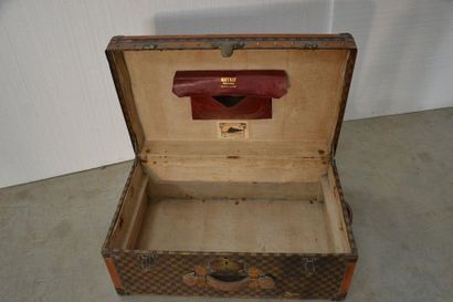MOYNAT Malle de marque MOYNAT, 5 Place du...