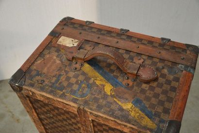 MOYNAT Malle de marque MOYNAT, 5 Place du...