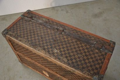 MOYNAT Malle de marque MOYNAT, 5 Place du...
