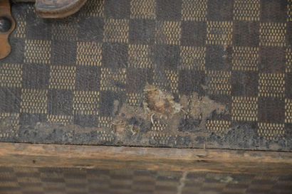 MOYNAT Malle de marque MOYNAT, 5 Place du...
