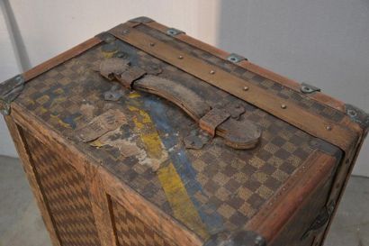 MOYNAT Malle de marque MOYNAT, 5 Place du...