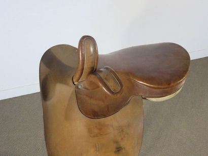 Selle d’amazone en cuir fauve - XXe sièc...