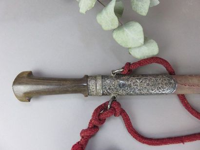 Dague marocaine. Poignée en corne, à motif...