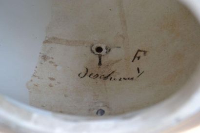 Importante garniture de cheminée en porcelaine...
