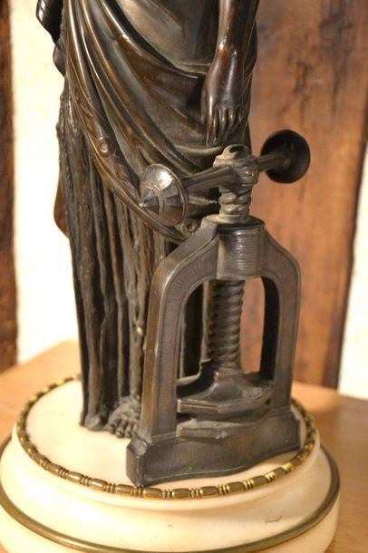 Importante garniture de cheminée en régule...