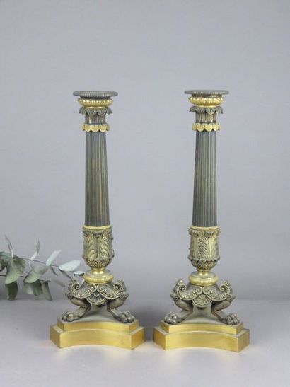Paire de bougeoirs en bronze argenté, doré,...