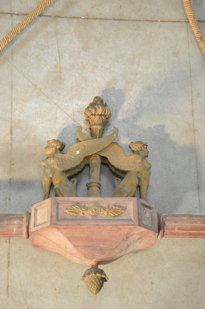Rare suspension de château en acajou, bronze...