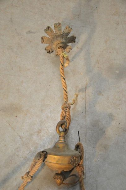 Rare suspension de château en acajou, bronze...