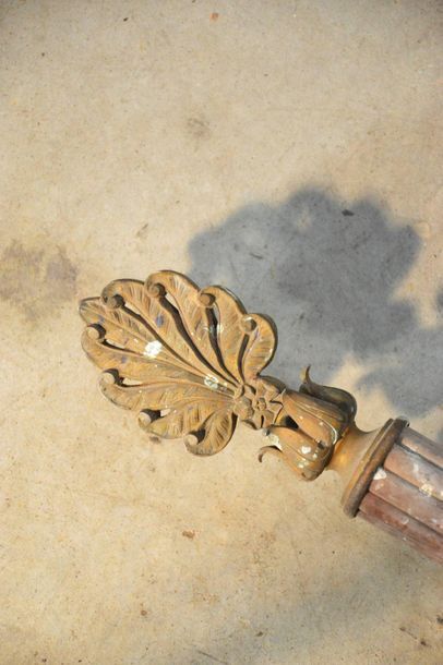 Rare suspension de château en acajou, bronze...