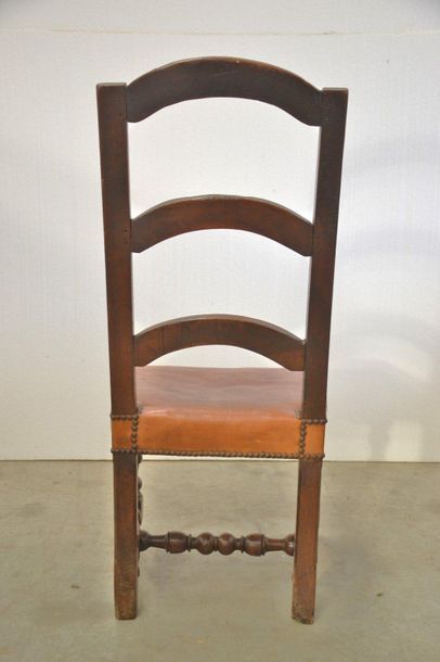 Chaise en noyer à dossier à trois bandeaux,...