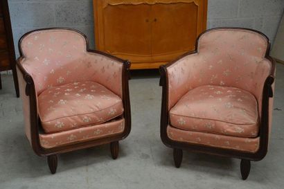 Paire de fauteuils en hêtre teinté acajou....