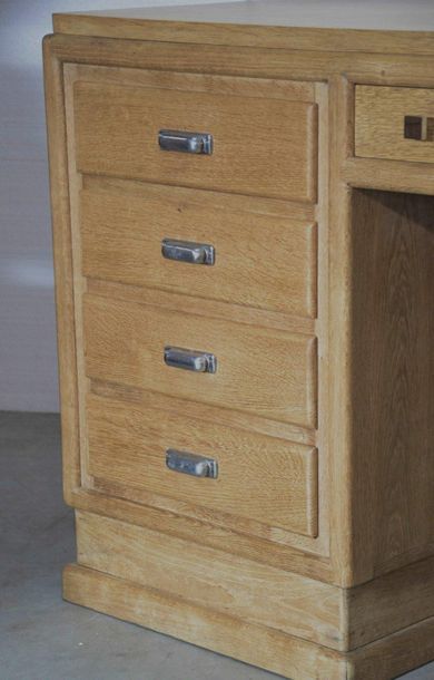 Cabinet de travail en chêne comprenant un...
