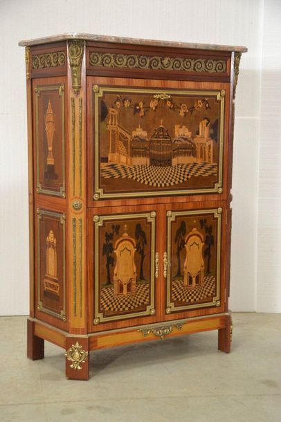 Secrétaire en marqueterie sur fond de sycomore...