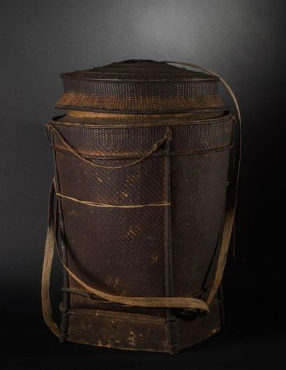 HOTTLE with lid, wickerwork of cross woven...