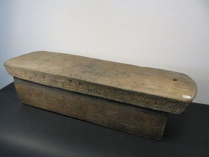 BOX. Wood with a patina of use, beautiful...