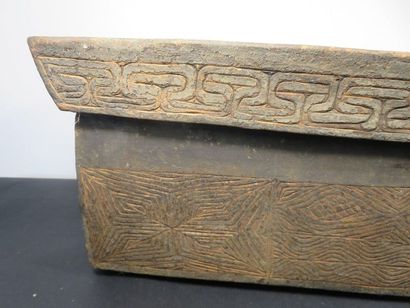 BOX. Wood with a patina of use, beautiful...