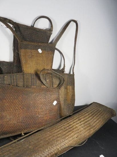 LOT OF FIVE ARROW HOLDERS made of woven basketry,...