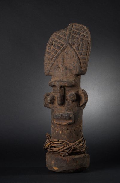 POLE. Wood with a thick black crusty patina,...