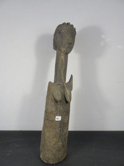STATUETTE-POTEAU female. Wood with a dark...