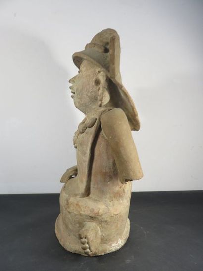URNE HEIGHT or SITTING STATUS. Terracotta....