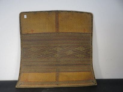COIFFE. Exceptional wickerwork enhanced with...