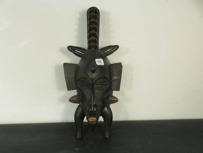 FACIAL MASK Kpelie. Hard wood with shiny...