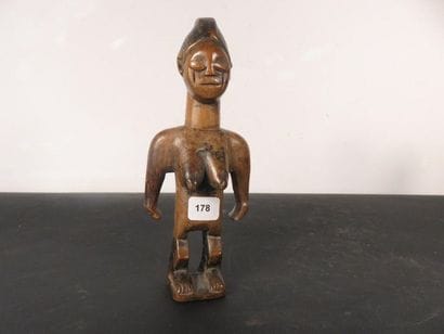 Female STATUS. Wood, beautiful honey patina,...