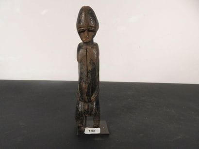 MALE STATUS. Wood, brown patina. Crack. Burkina-Faso....