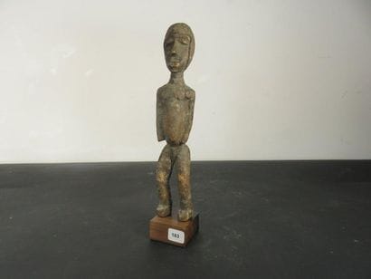 MALE STATUS. Wood, thick crusty patina. Burkina...
