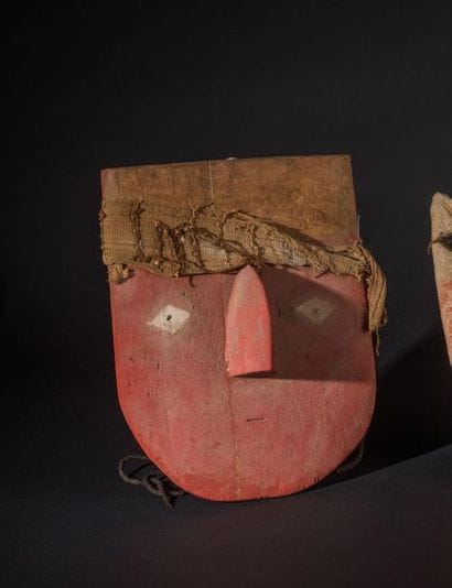 MASK OF A FUNERAL BURDEN. Wood painted with...
