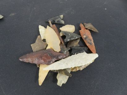 LOT : Environ CINQUANTE HUIT BELLES pointes...