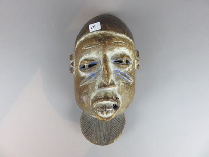 MASQUE FACIAL Portrait d’un homme à importante...