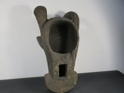 MASK Cameroon (one horn missing)