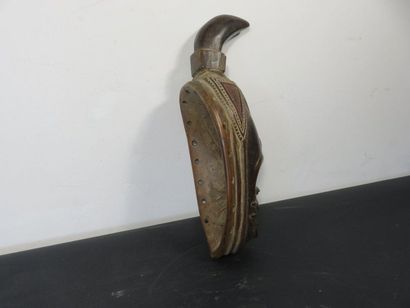 MASQUE féminin Gu. Bois lourd, patine brune,...