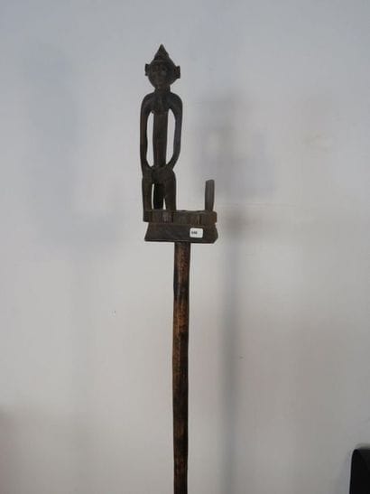CANNE DE CHEF. Wood. It is carved of a couple...
