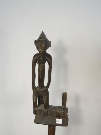 CANNE DE CHEF. Wood. It is carved of a couple...