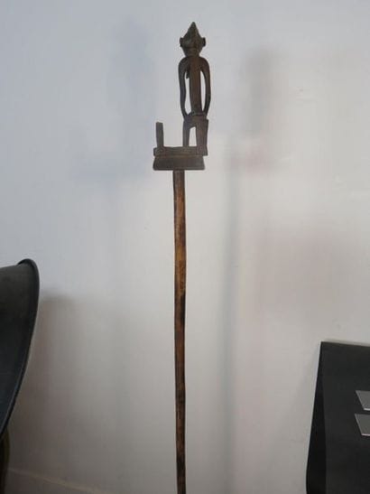 CANNE DE CHEF. Wood. It is carved of a couple...