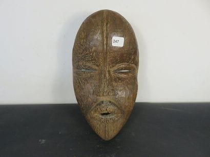 MASK. Woods, traces of erosion. Ivory Coast,...