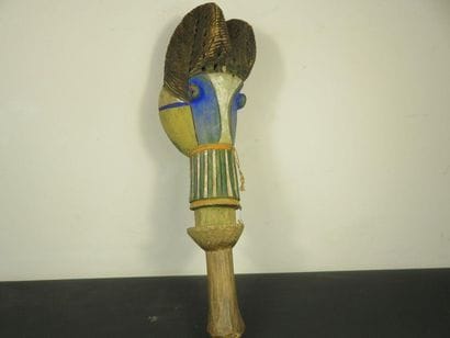 CINQ BATONS de danse Kebe Kebe. Bois peint...