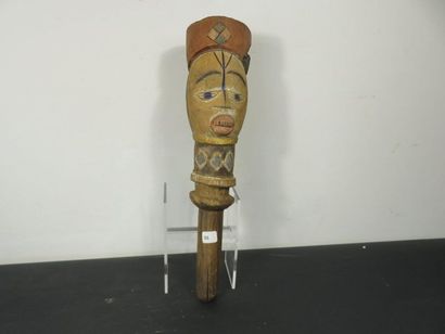 TROIS BATONS de danse Kebe Kebe. Bois peint...