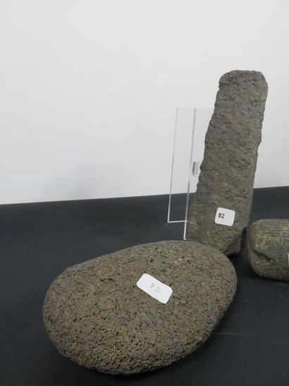 DEUX ELEMENTS en pierre. Mali et un PILON...
