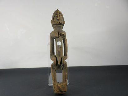 STATUE masculine. Bois lourd. Mali, Dogon...